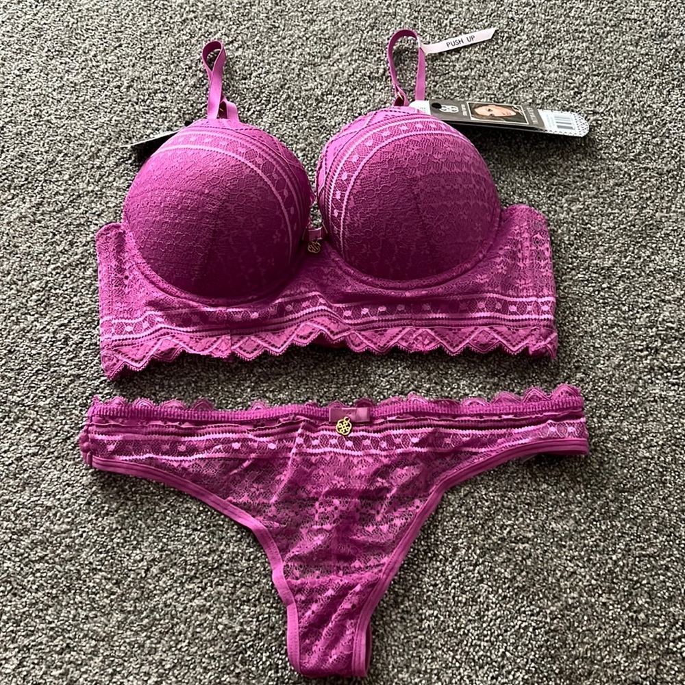 Daisy Fuentes lingerie set